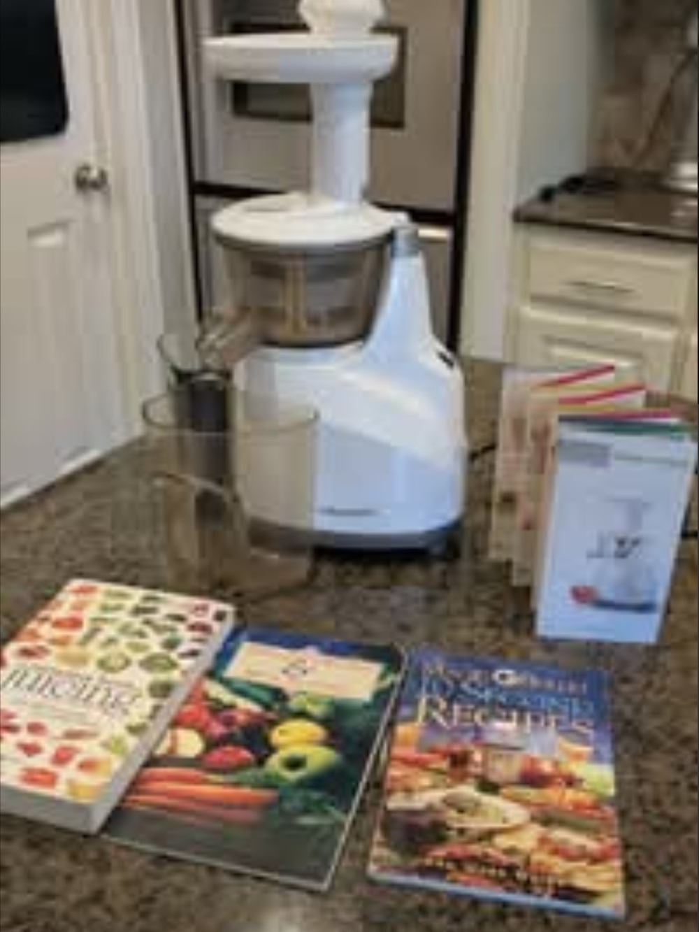 White Hurom Cold Press Juicer with Juicing Cookbooks